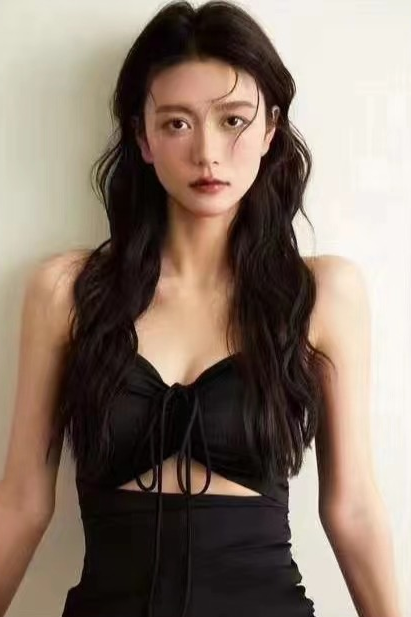 模特丁琬苧